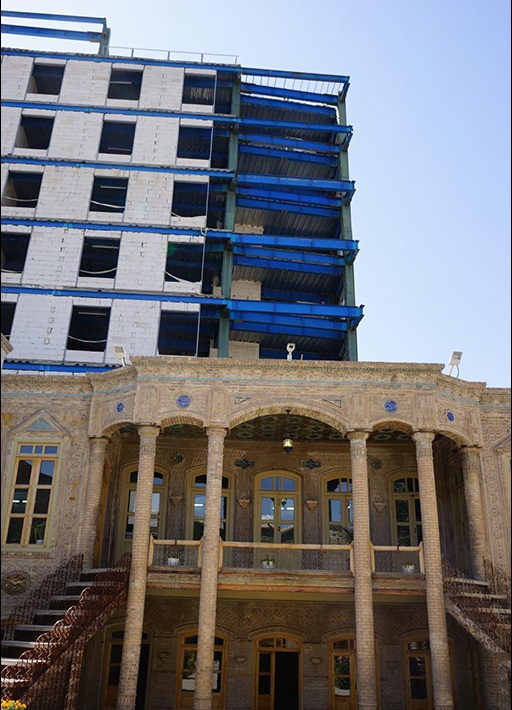 بلعیده شدن آثار تاریخی مشهد توسط ساختمان‌های غول‌پیکر