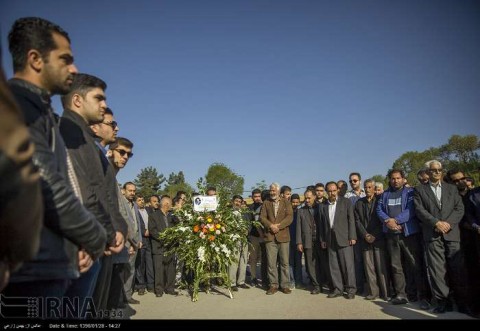 خاکسپاری پیکر عارف لرستانی در زادگاهش