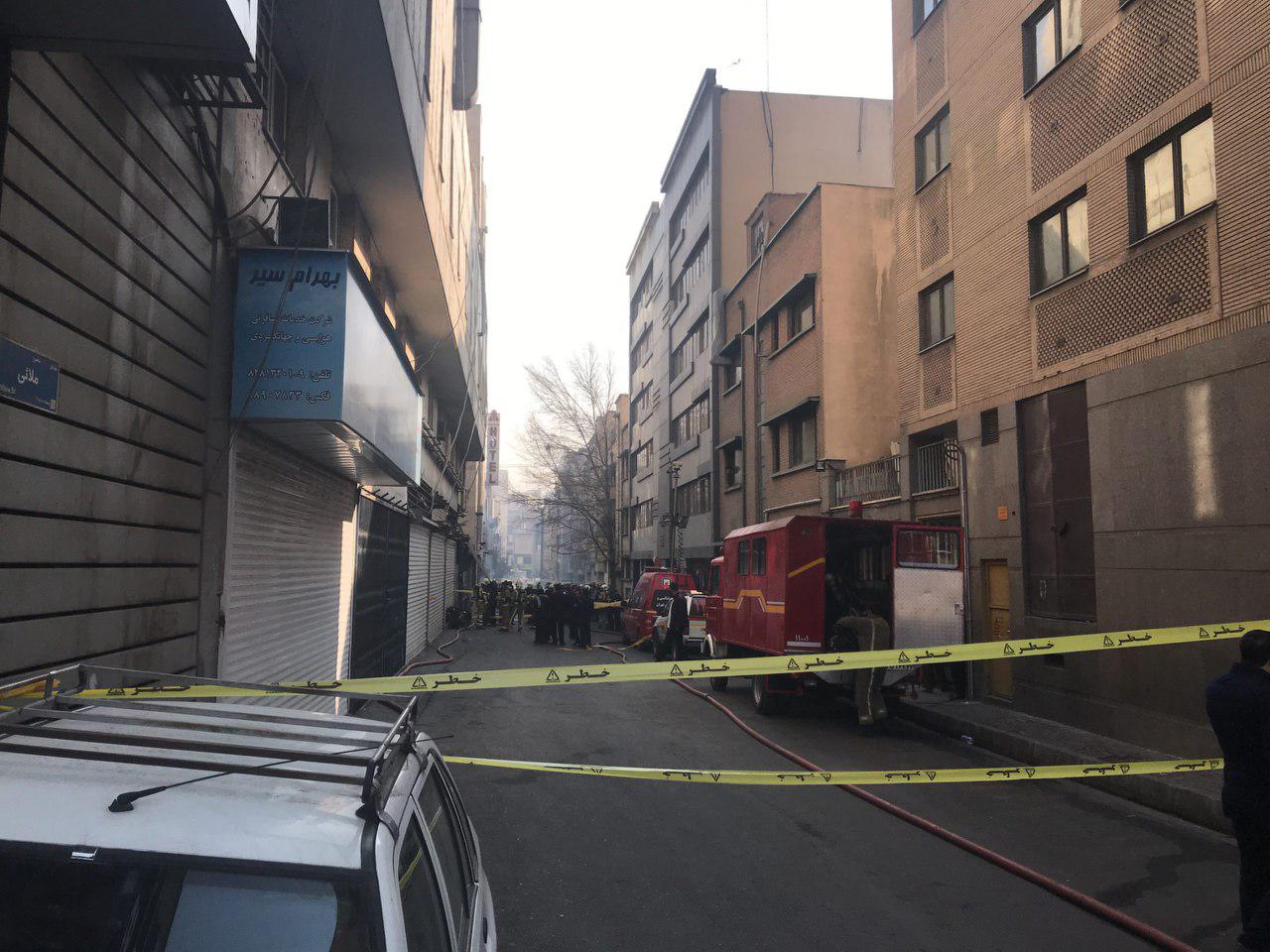 پلاسکو تکرار می شود؟/ 24 ساعت از آتش سوزی ساختمان وزارت نیرو گذشت