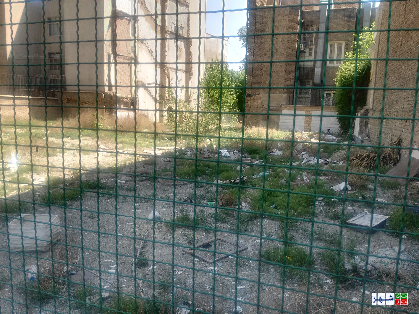 کاهش کیفیت زندگی در محله های منطقه 6 به دلیل اجرای طرح توسعه پردیس دانشگاه تهران / شهر دانش این روزها بلای ساکنان محله وصال شده است
