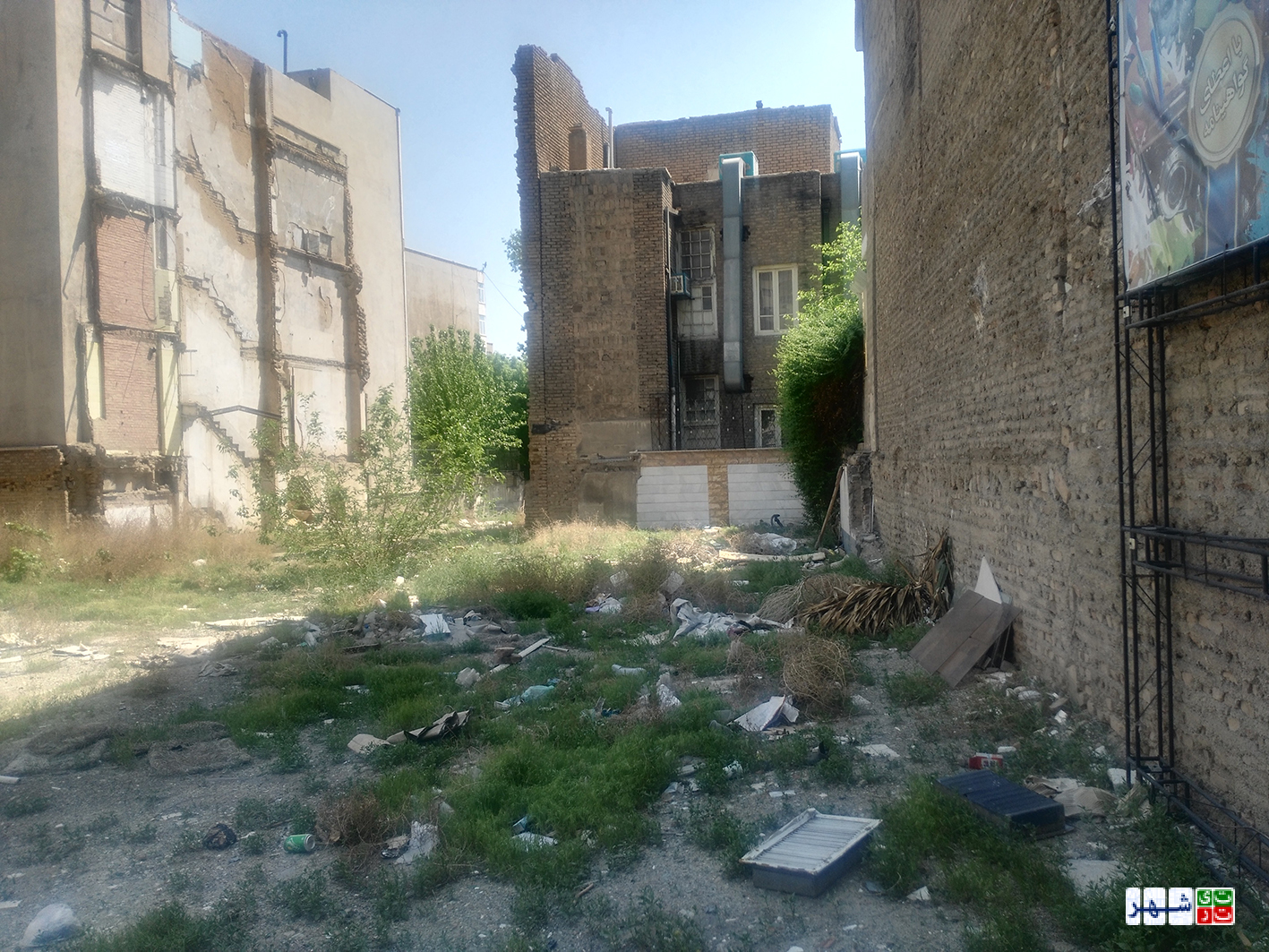 کاهش کیفیت زندگی در محله های منطقه 6 به دلیل اجرای طرح توسعه پردیس دانشگاه تهران / شهر دانش این روزها بلای ساکنان محله وصال شده است