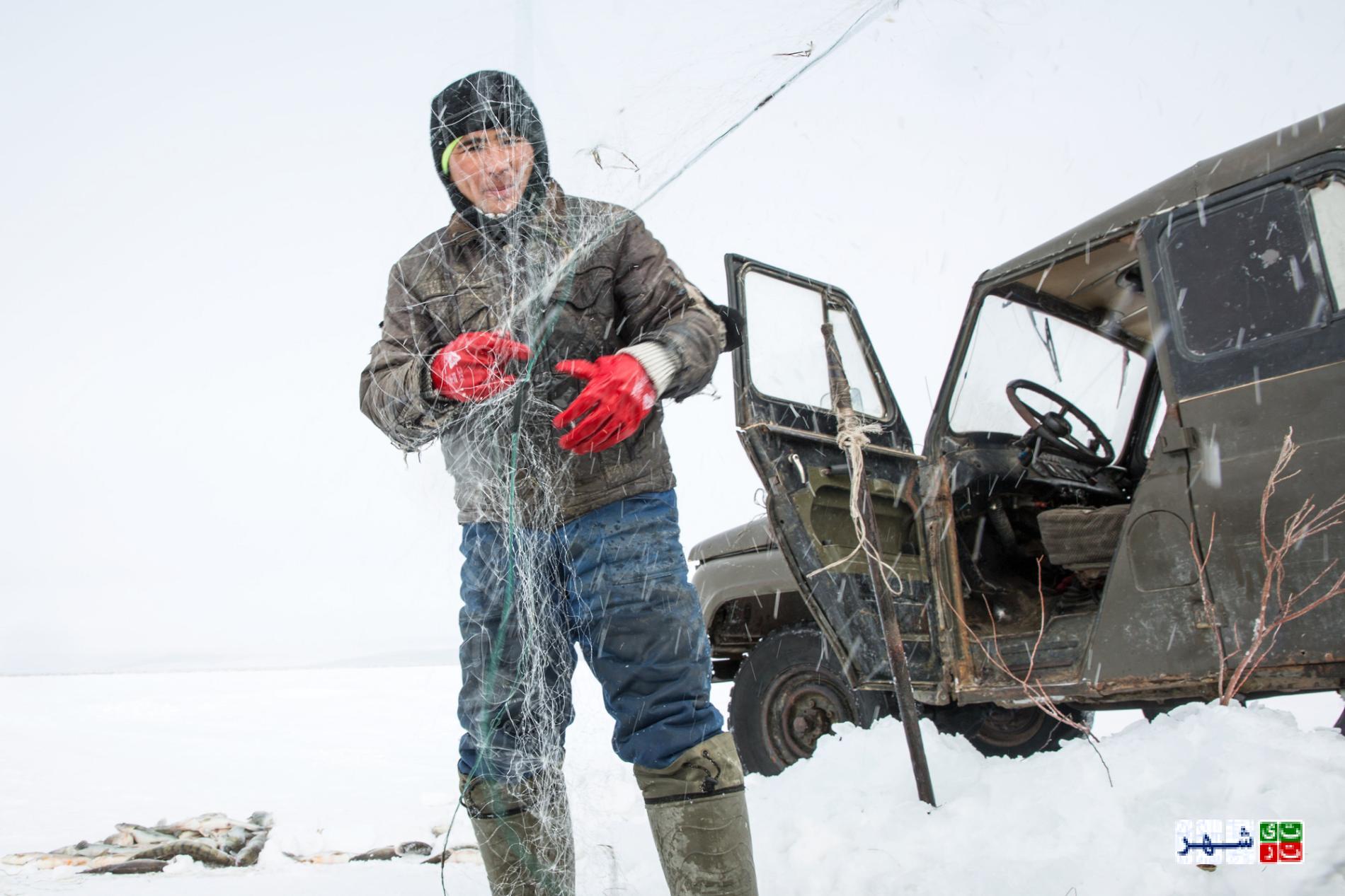 ماهیگیری از رودخانه‌های یخی قزاقستان