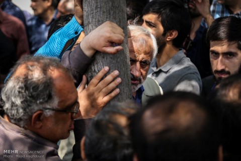 گفتگوی چهره به چهره انتخاباتی در بازار تهران