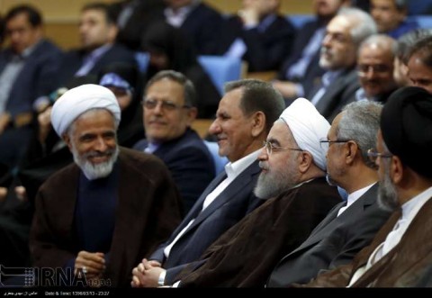 ضیافت افطار روحانی با وزرا، معاونان، استانداران و روسای سازمانهای دولتی