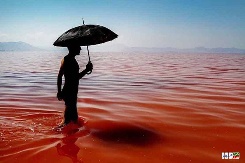 دریاچه ارومیه قرمز شد!