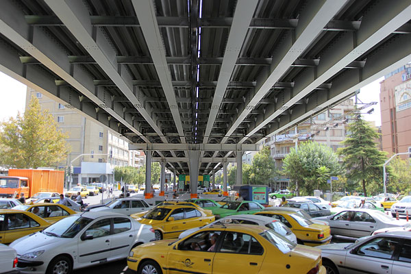 خطر ریزش پل ها در تهران/ لرزش های همیشگی زیر پای رانندگان