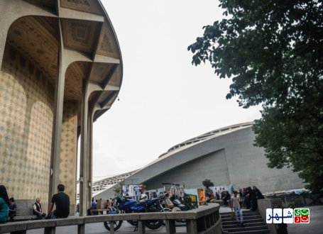 معماری عجیب تهران، مجاورت مسجد و تئاترشهر!