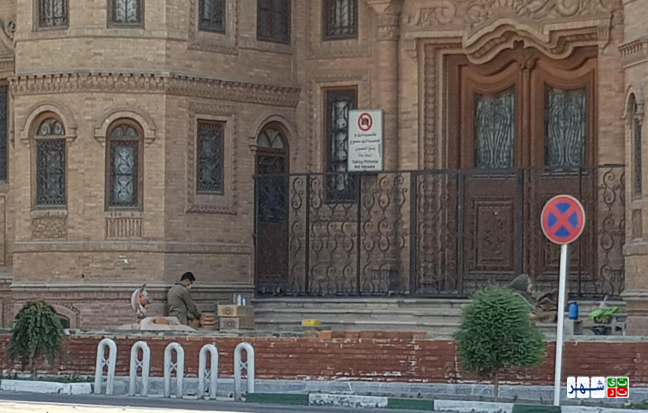 چهره تاریخی میدان بهارستان مخدوش شد/ وقتی قانونگذار، نقض قانون می کند/ بنای مجلس ملی پشت دیوارهای امنیتی پنهان شد