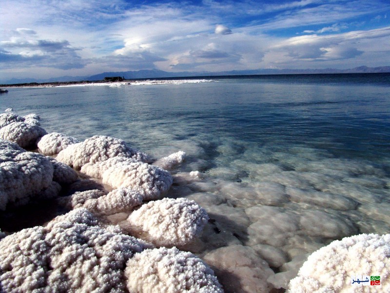 کاهش سطح و حجم آب دریاچه ارومیه