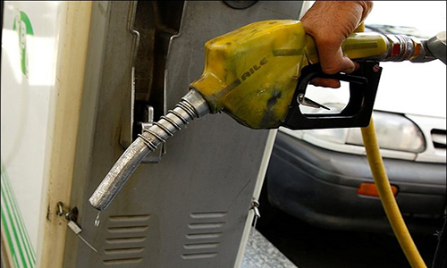 زنگنه احتمال افزایش قیمت بنزین را تکذیب نکرد
