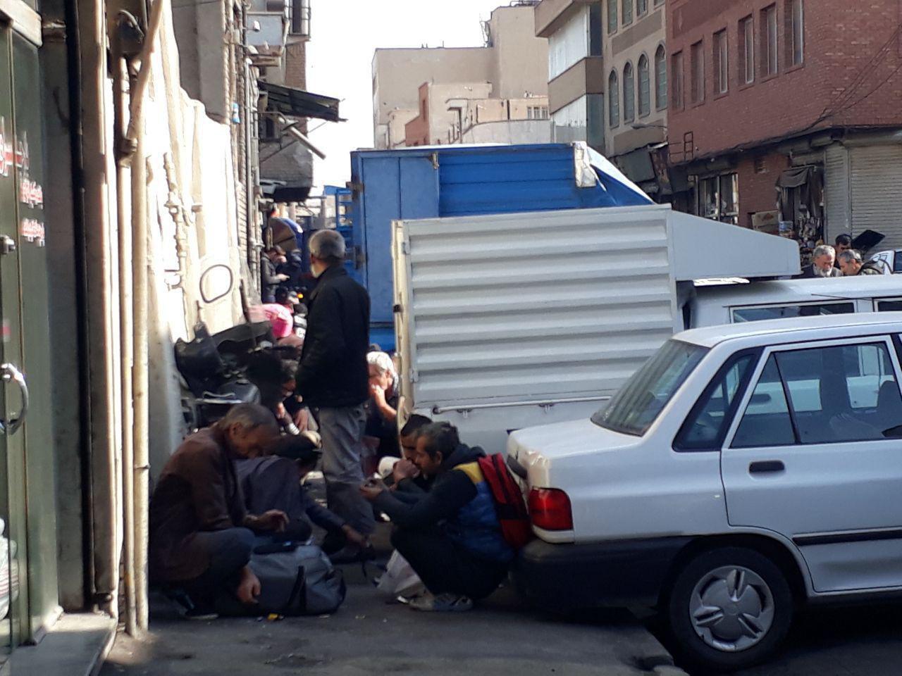 هجوم معتادان متجاهر به بازار/ منطقه 12 روزها نیز غیرقابل سکونت شد+عکس