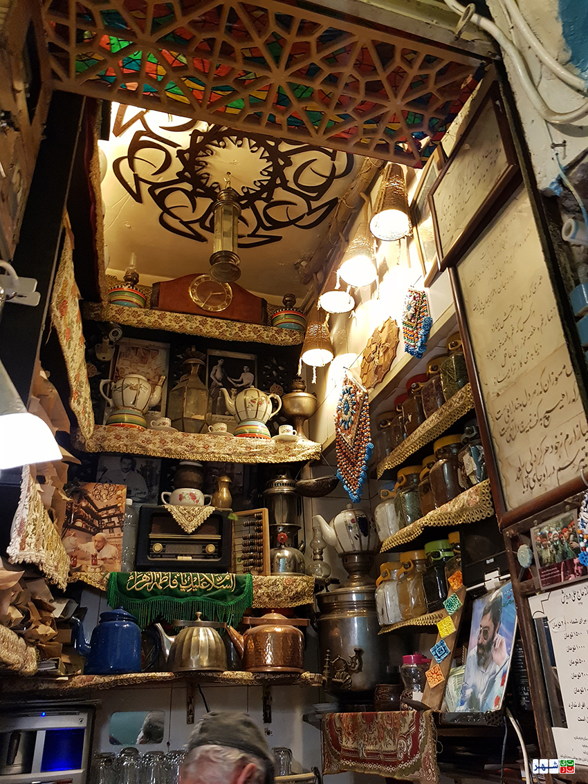 قلب طهران زیر پای گردشگران آرام گرفت/ پاریس در تهران/ نوشیدن جای در کوچک ترین قهوه خانه جهان