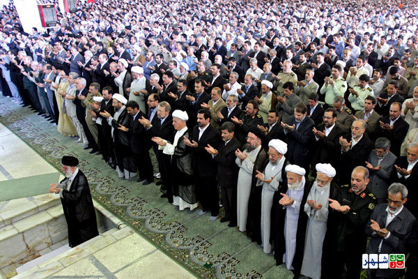 کدام مقامات در مصلی تهران حضور داشتند؟