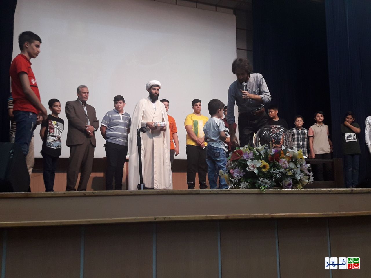 اجرای مسابقه کتاب خوانی منطقه 20 با محوریت شهید مدافع حرم