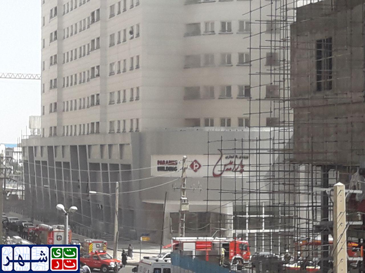 آتش سوزی در برج 21 طبقه پارامیس در منطقه 22 تهران