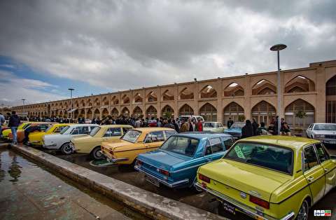 همایش خودروهای کلاسیک در میدان امام علی اصفهان