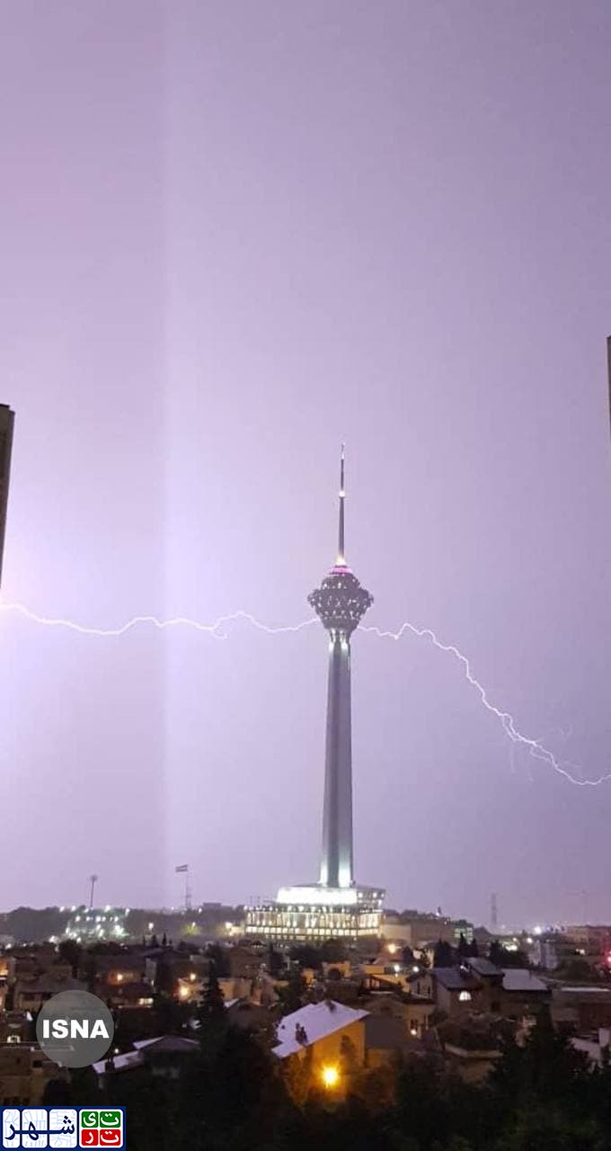 تصاویری از رعد و برق شب گذشته آسمان تهران