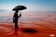 دریاچه ارومیه قرمز شد!