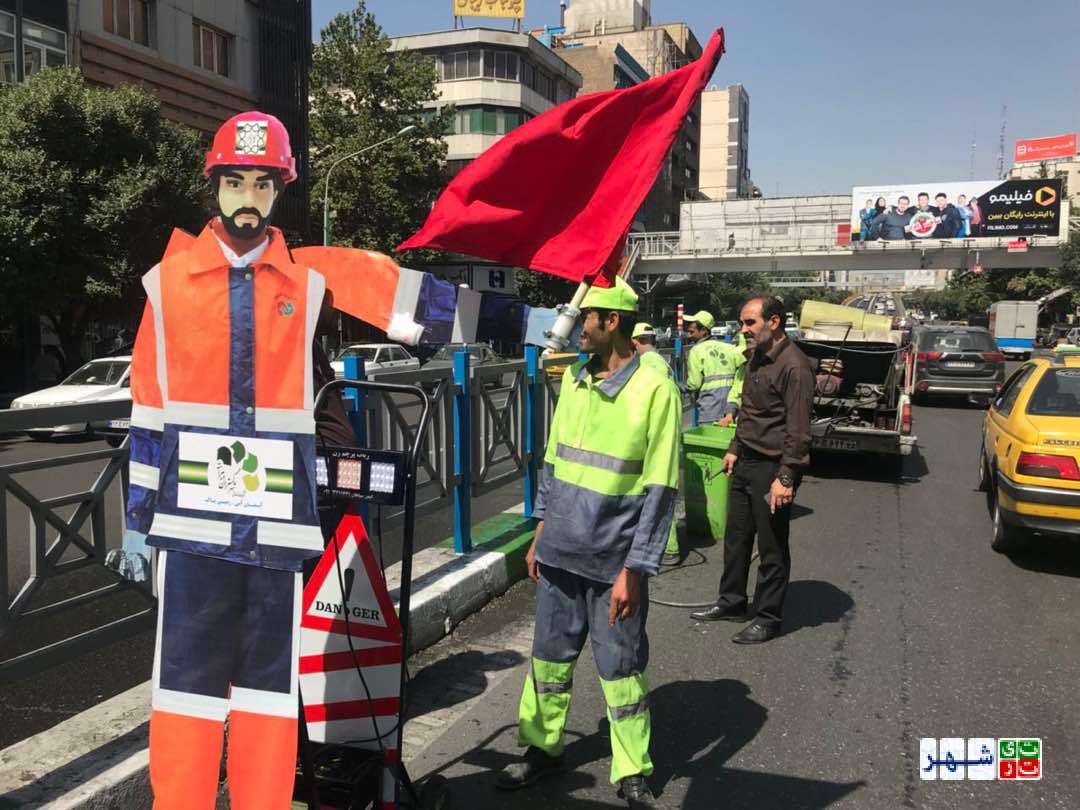 استفاده از ربات پرچم زن ايمني در قلب پایتخت