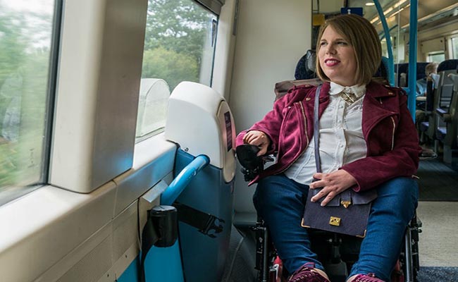 معلولان جسمی چه طور می‌توانند با قطار سفر کنند؟