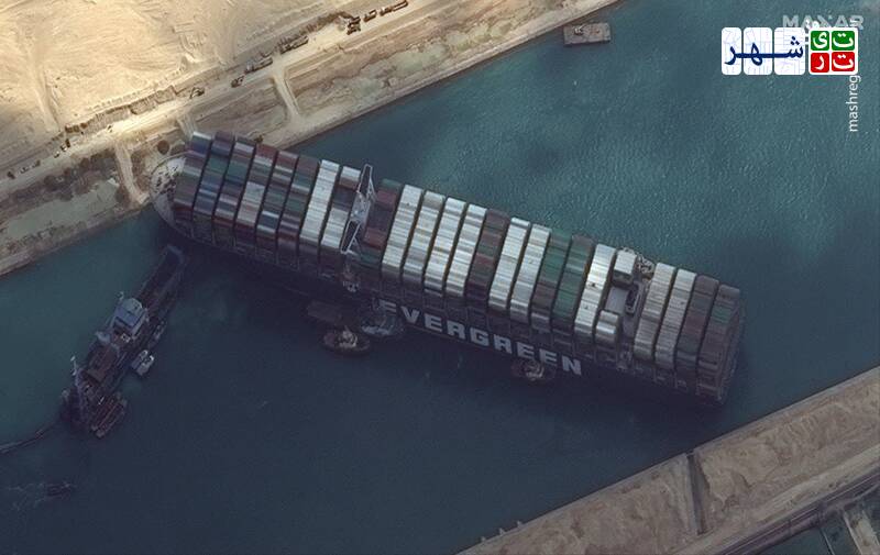 نمایی دیگر از کشتی به گل نشسته در کانال سوئز